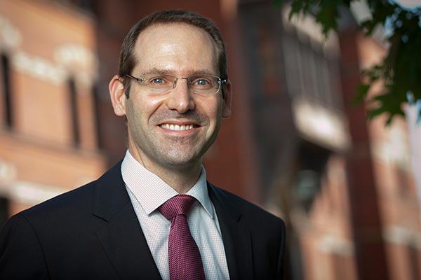 Stijn van Osselaer headshot